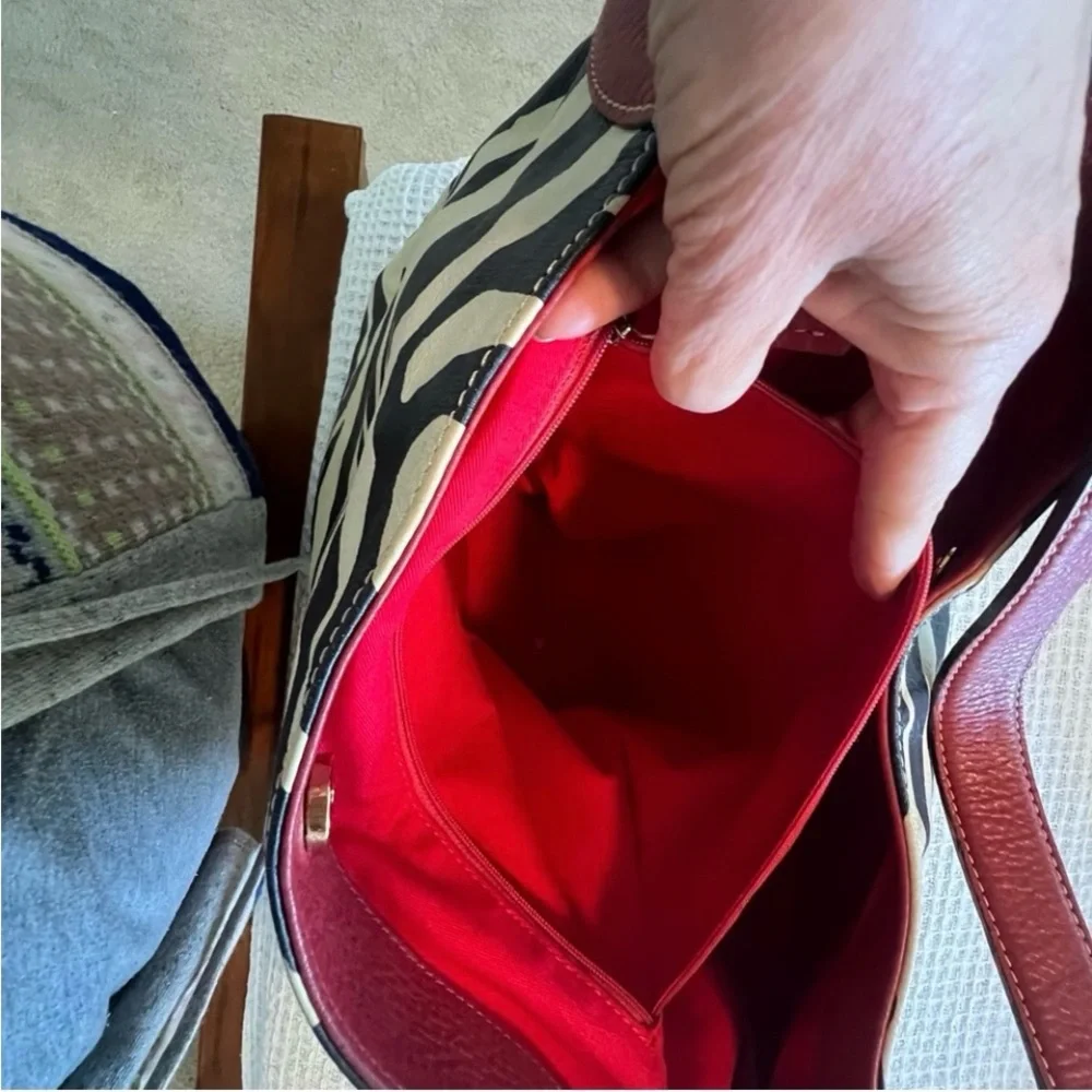 Vintage Dooney & Bourke Black and Cream Shoulder Bag with Zebra Print - Picture 11 of 14